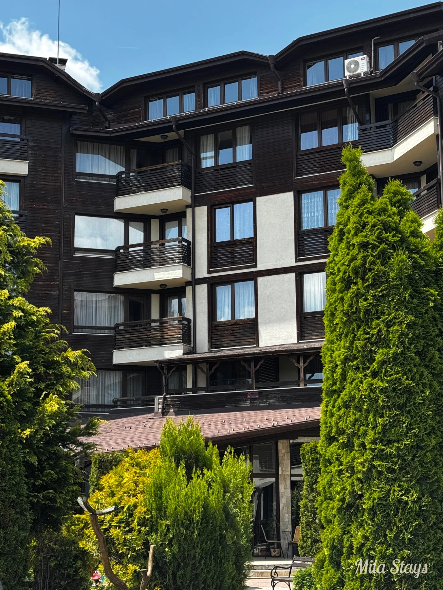 Сграда на Alpine Lodge в Банско
